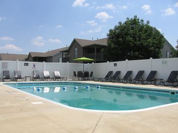 Invigorating swimming pool